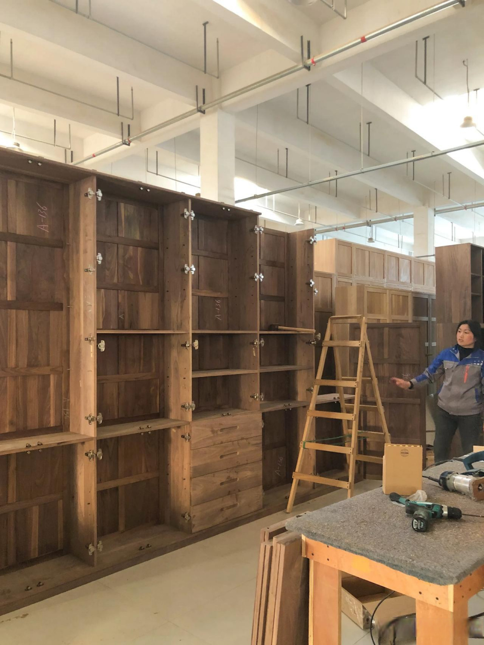 工厂试安装家具 随手拍下的真实质感